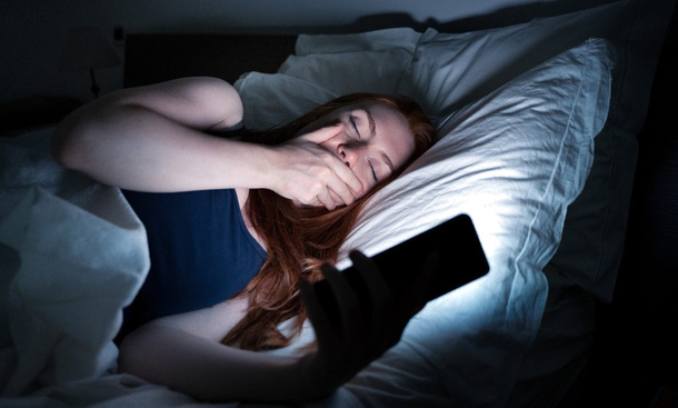si dorme sempre meno: una crisi che aumenta anno dopo anno. come rimediare?
